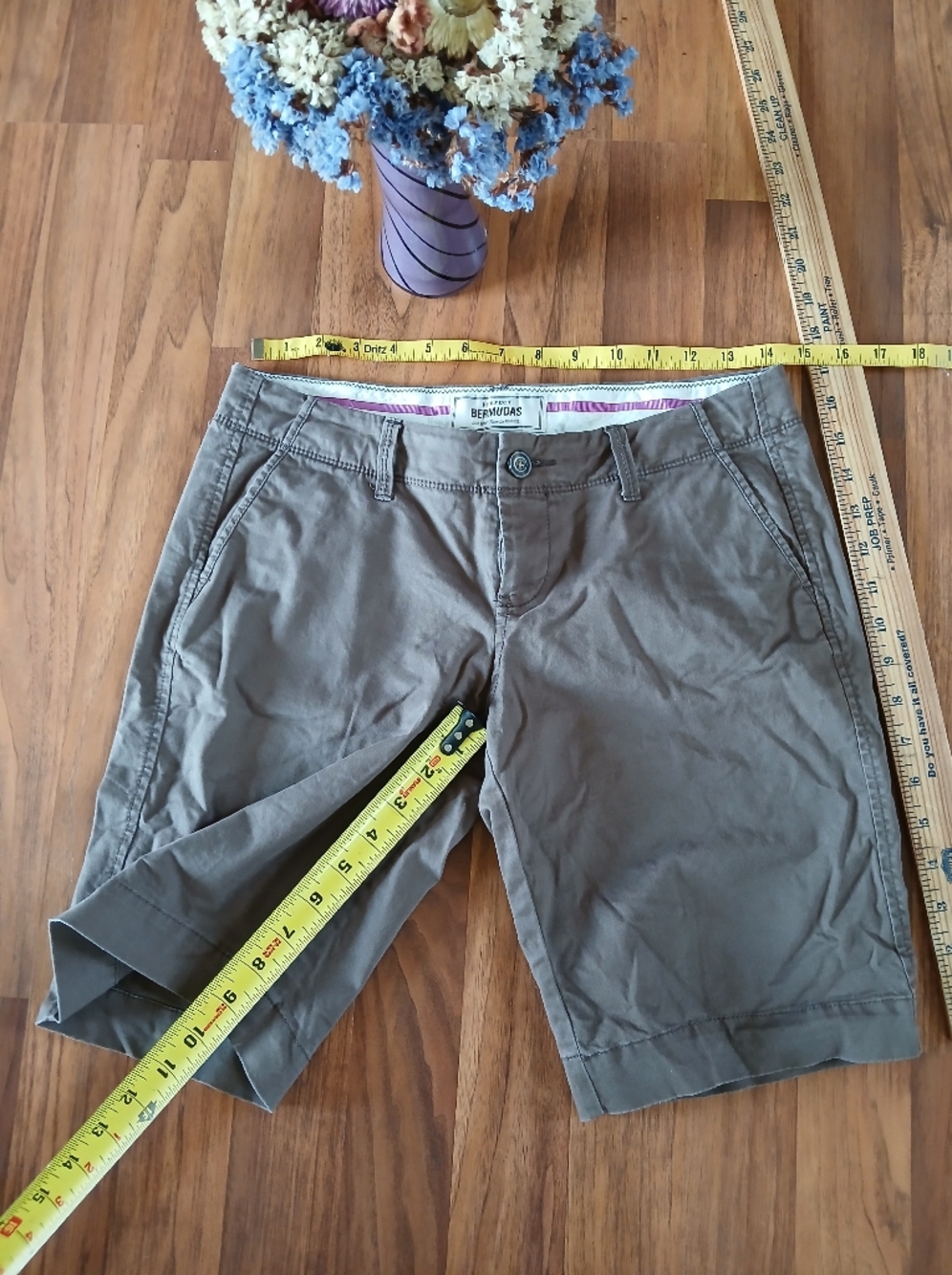 Old Navy Women's Size 2 Casual Cotton Shorts — Olive